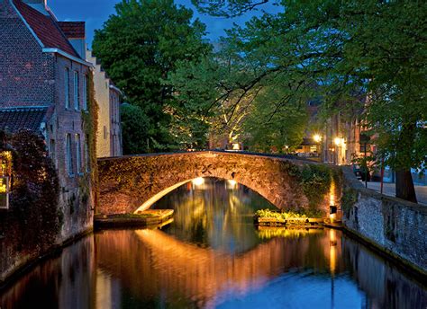Havanın iyice serinleyip, yaz modundan beni sürüklercesine çıkarmasıyla anlıyorum ki; Belçika'nın en çok ziyaret edilen şehri Brugge'de neler ...