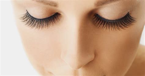 Should You Take An Eyelash Extension Class? - Beauty School Pittsburgh