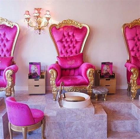 If your chair doesn't have removable covers, you can try cleaning the stain with a damp cloth. 𝔉𝔬𝔩𝔩𝔬𝔴 ——> @𝔗𝔞𝔱𝔦𝔞𝔫𝔞_𝔐𝔞𝔢 | Fancy chair, Nail salon decor ...