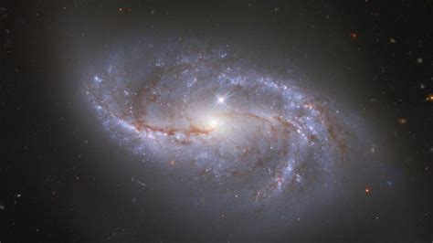 Es del tipo espiral barrada, hace poco se descubrió que nuestra galaxia. 8 Gorgeous Galaxies Shot This Summer By The Hubble Space ...
