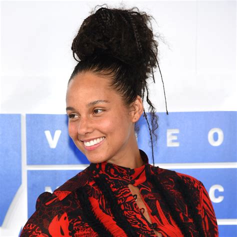 The Secret To Alicia Keys No Makeup Makeup At The 2019 Grammys Glamour
