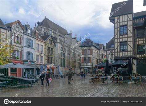 ► quality images of troyes. Oude stad van Troyes - Redactionele stockfoto © RnDmS ...