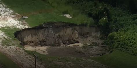 Massive Sinkhole Opens Near Florida Homes Closes Roads Fox Weather