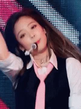 Blackpink Jennie Gif Blackpink Jennie Jenniekim Discover Share