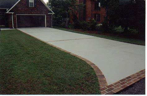 Discover beautiful block paving edging available in a range of size and colour options. 32 best images about Brick Edging on Pinterest