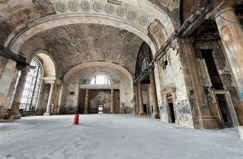 The movie review written by roger ebert he feels as though the story in central station by walter salles is not to be a heartwarming one, but a story based on a journey of two peoples reawakening. This Detroit train station was completed in 1913 and even ...