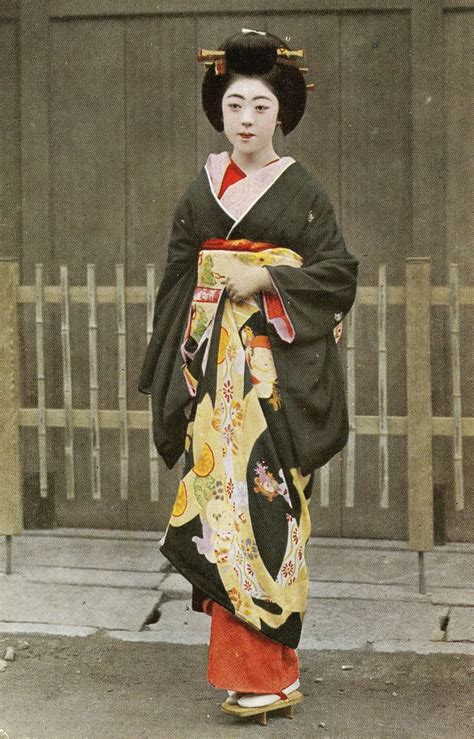 Best Geishas Kimonos Images On Pinterest Geishas Japanese Geisha And Asia