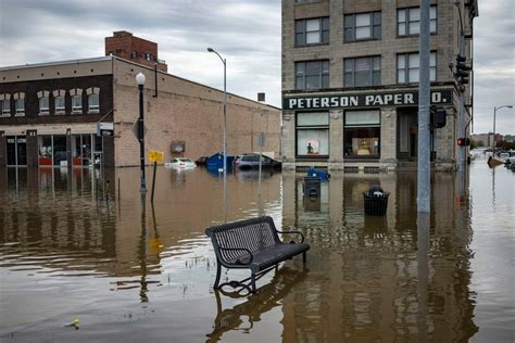 How Do Riverfront Businesses Handle Extreme Flooding In Iowa