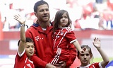 Xabi Alonso se despide del fútbol junto a sus tres hijos - Foto