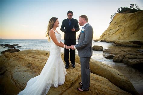 Start early when planning this type of affair—you may be able to reserve a section of the beach for your wedding. Oregon coast officiant - Oregon coast wedding