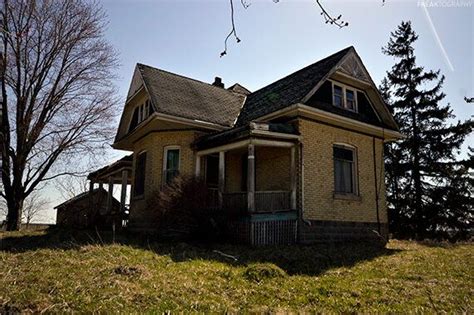 20 Photos Of Creepy Old Abandoned Houses Huffpost Life