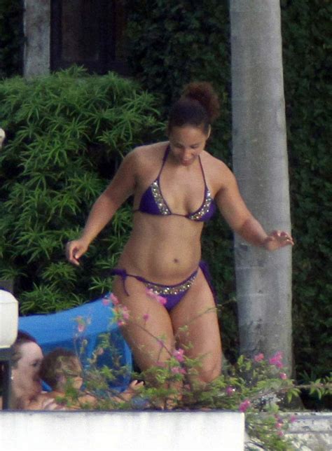 Alicia Keys Exposing Her Fucking Sexy Body And Hot Ass In Bikini On