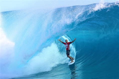 Surfers Ride Huge Waves At The Billabong Pro Tahiti Ibtimes Uk