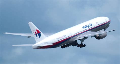 Malaysia Airlines Loses Contact With Plane En Route To Beijing With 239