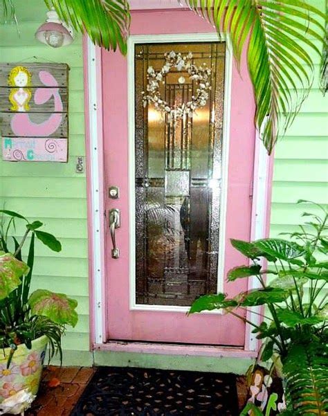 Dark home exterior color ideas have nothing on a lively yellow when it comes to enlivening your home and making it stand out. Tropical Florida Cottage Garden | Beach cottage style ...