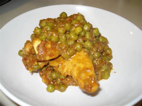 Shigi Bite Chicken Curry With Peas