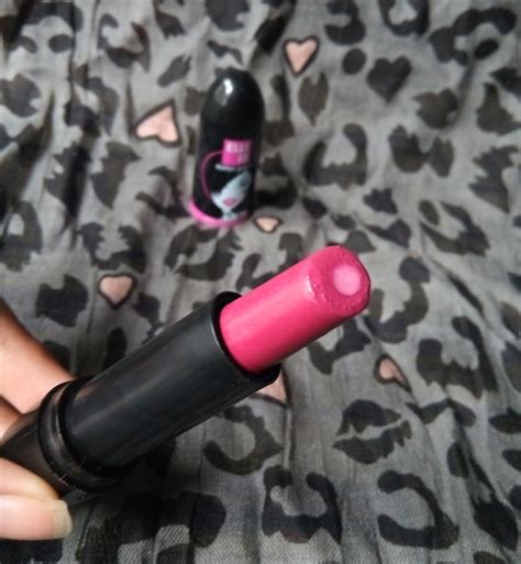 Elle 18 Color Pops Lipstick Hot Pink Review Swatches