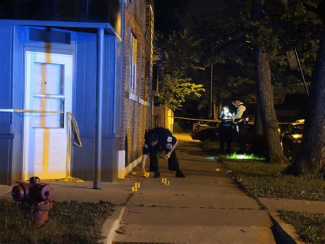 2 Dead 9 Wounded In Chicago Shootings Chicago Tribune