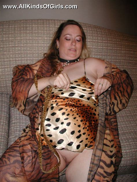 Leashed Super Fat Milf Spreading Her Legs Golden BBW Picture 3