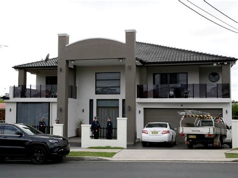 Sydney Raids Police Storm Homes In Merrylands Daily Telegraph