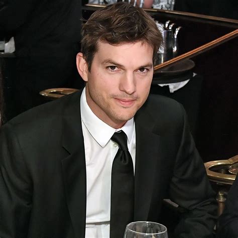 After an early modeling career, ashton kutcher rose to fame in the late 1990s as michael kelso on the sitcom that '70s show. Ouch! How Ashton Kutcher Broke His Toe Bringing Daughter Wyatt to Bed - ABOUTCANCERSERVICE