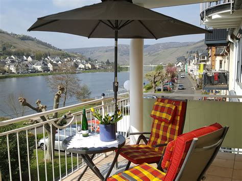 They have a modern kitchen, a seating area, a dining area a tv, and also hier berfinden sie sich auf der sonnenseite! Ferienwohnung im Haus-Brandenburg, Zell Mosel, Firma www ...