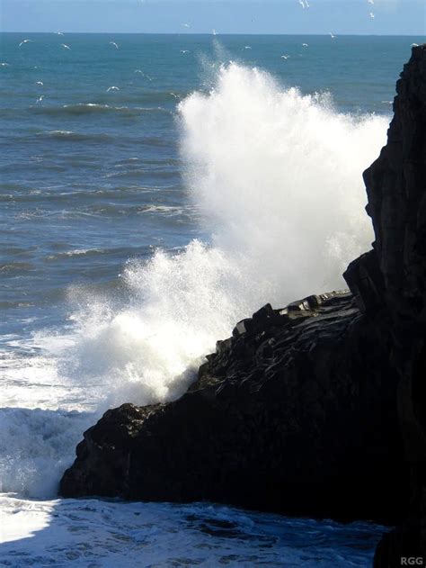 Waves Crashing Into The Rocks At Dyrhólaey Photos Diagrams And Topos