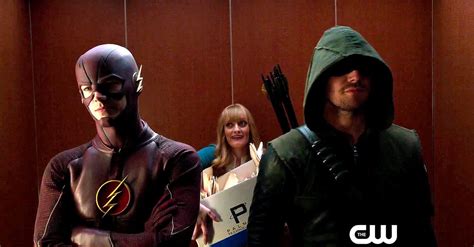 Arrow Introduces The Flash To The Superhero Fight Club