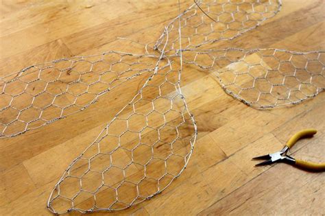 How To Sculpt With Chicken Wire Chicken Wire Sculpture Chicken Wire