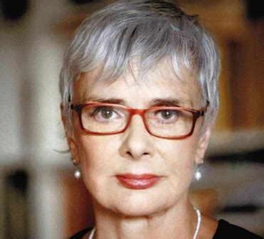 Η μητέρα της, ίρα οικονομίδου ήταν ζωγράφος και έτσι η ξένια είχε. Ξένια Καλογεροπούλου. Οι σπουδές στο Λονδίνο, ο γάμος και ...