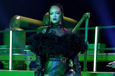 Rihanna And Weeks Biggest Winners Aug 6 Billboard