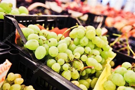 Grapes At The Grocery Store — Stock Photo © Vipavlenkoff 34141807