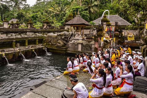 Mengenal Upacara Melukat Ritual Pembersihan Diri Di Mata Air Suci Khas Bali Nusantara7id