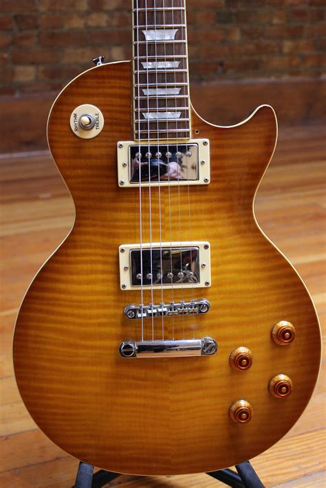 Epiphone les paul standard brings a lot of that same performance and feeling at a much more reasonable price. Epiphone Les Paul Standard 2006