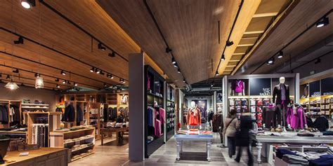 Ceiling lights are no longer used just for just the basics. Photometrics & practice - Lighting design: Retail design ...