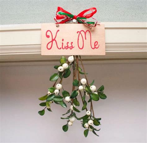 Mistletoe Christmas Crafts And Romantic Winter Decorating Ideas