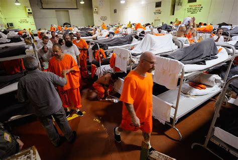 LAO Publishes Status Report, Recommendations on Prison Overcrowding | KQED