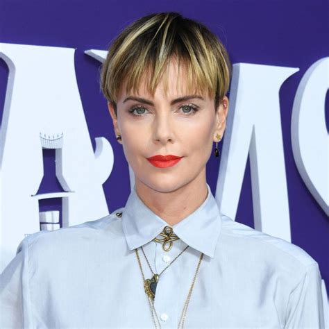 Charlize Theron Just Made Her Bowl Cut Look Even Cooler Short Hair Cuts