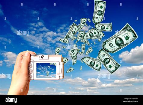 Photographer Earning Money Hi Res Stock Photography And Images Alamy