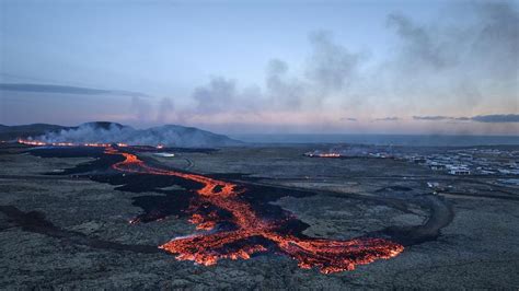 Vulkanausbruch Auf Island Lava Erreicht Küstenort Grindavík Zeit Online