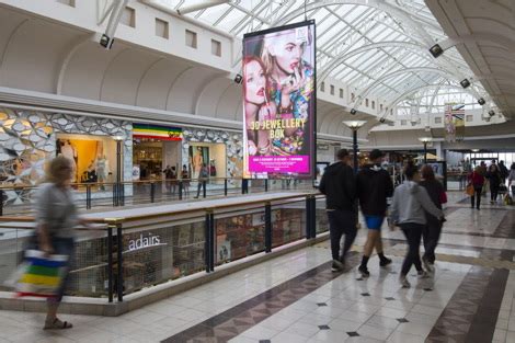 Highpoint is victoria's third largest shopping centre and the sixth largest in australia. DailyDOOH » Blog Archive » Highpoint Shopping Center In ...