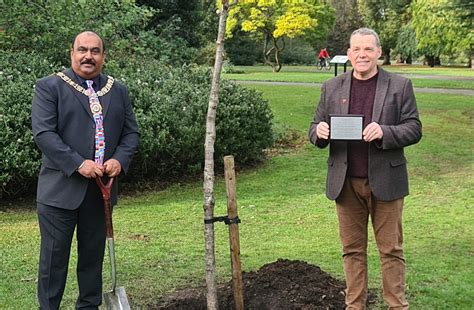 Mayor of Barking and Dagenham plants friendship tree to commemorate twinning with German city | LBBD