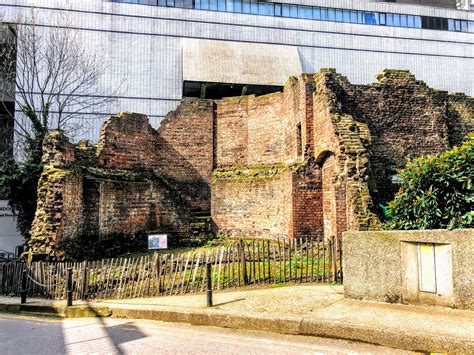 The London Wall By The Museum Of London London Museums London Wall