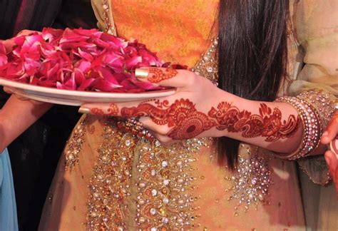 HOT CELEBRITY Mehndi Designs Awasome Collection