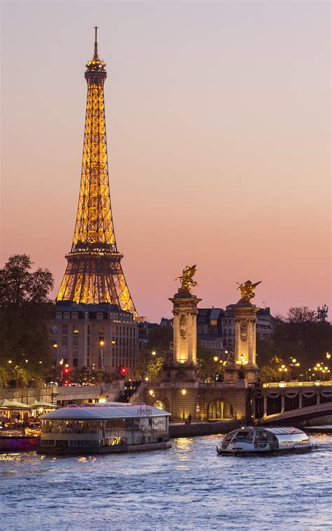 Paris Night Lights Tour – an Evening Drive