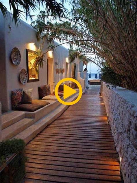 Ein modernes, schlicht gehaltenes haus und ein bunter. Pin auf Garden Ideas