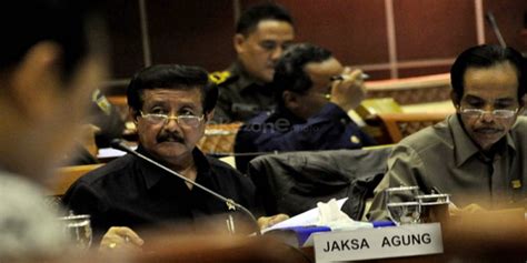 He was born in tanjung enim in. Jaksa Agung Apresiasi Penangkapan 21 Buronan : Okezone News