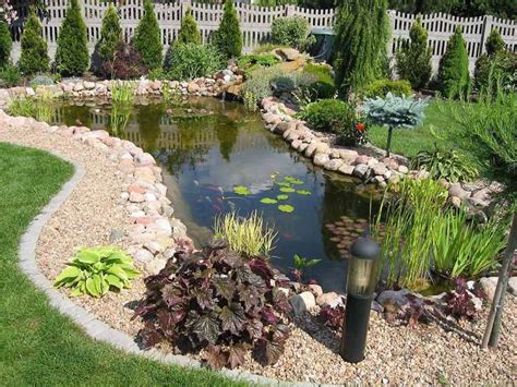 Un paysagiste et un pisciniste travaillent main dans la main pour créer une harmonie dans les espaces : Faire un bassin de jardin: 30 idées fantastiques à emprunter!