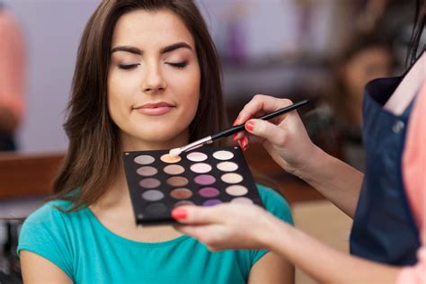 Secrets Makeup Artists Wish They Could Tell You Readers Digest