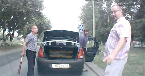 Video Watch Crazy Road Rage Stand Off As Furious Drivers Pull Out Baseball Bat And Axe During